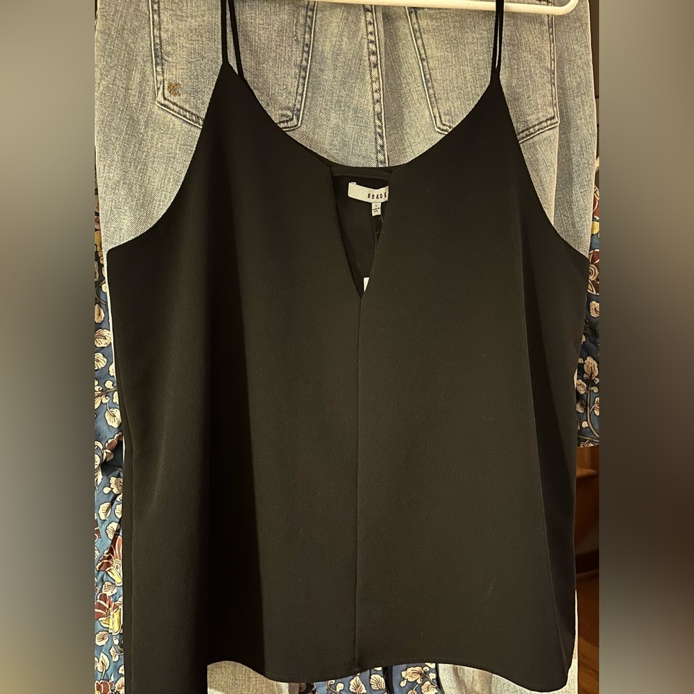 NWTs!!Ro & De Sleeveless Spaghetti Strap Mesh Keyhole Tank Cami Top Black Size L
